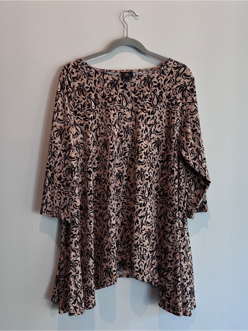 JM Collection Women’s Beige/Brown Floral Asymmetrical Tunic Blouse 1X 3/4 Sleeve